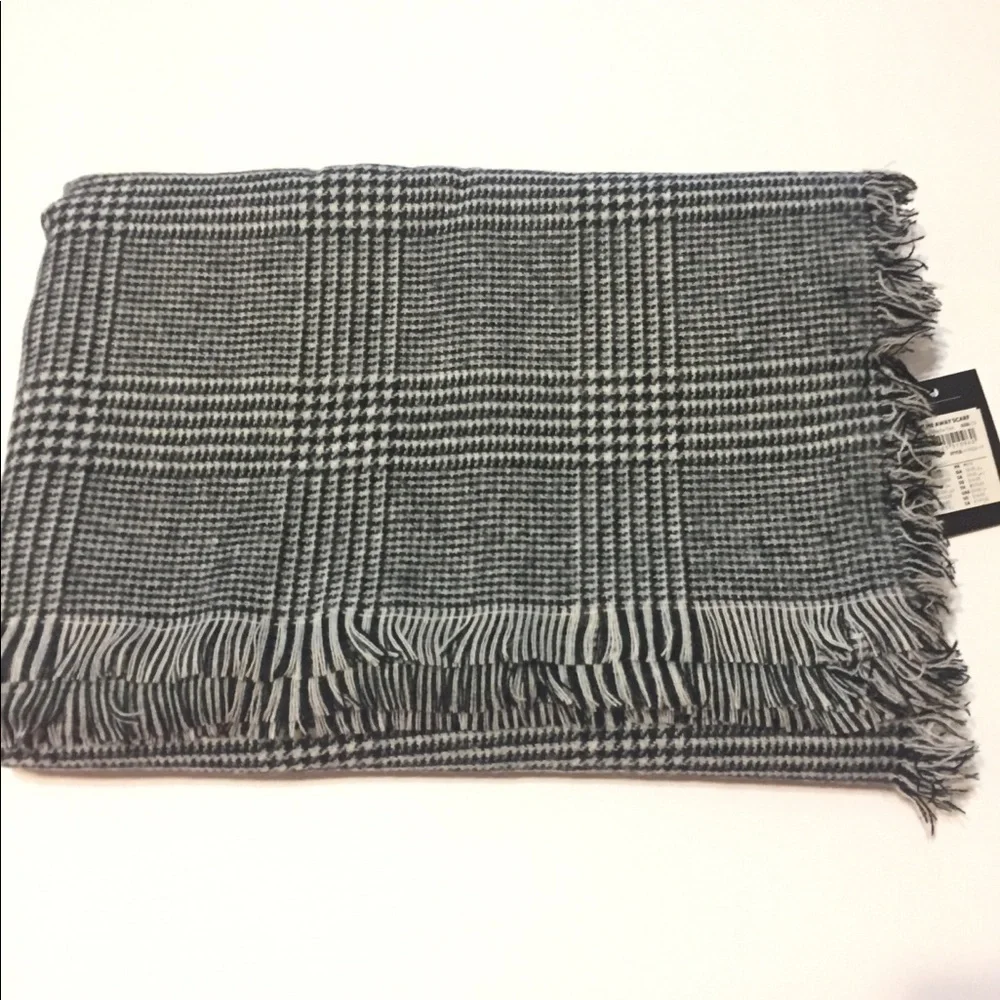 COTTON ON Black & White Large 58x58 Soft Scarf BNWT 💥1 Left💥